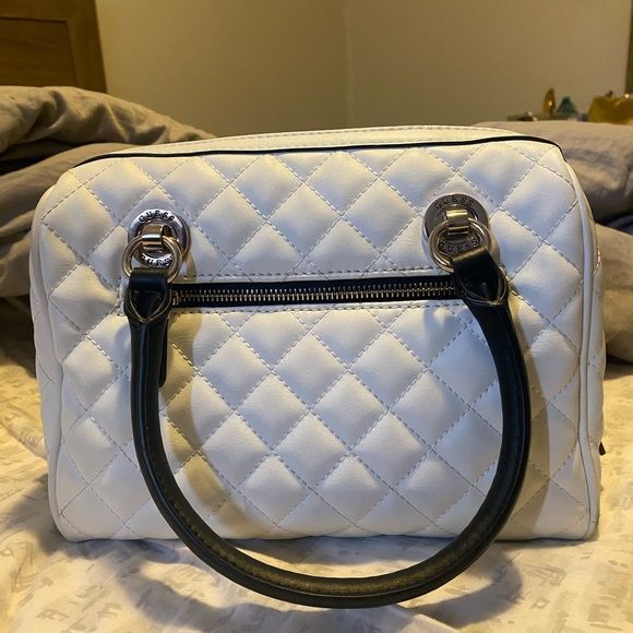 Guess discontinued bag - Picture 3 of 4